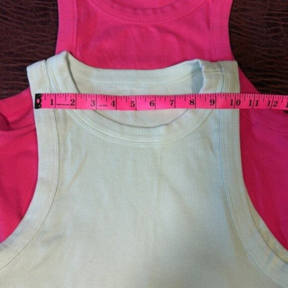 Set of 2 Old Navy Tank Tops Size XL - Picture 4 of 9